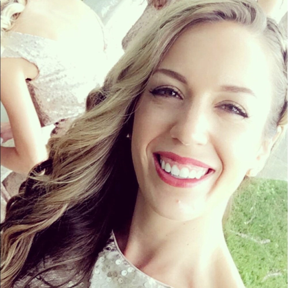Meet your Posher, Holly
